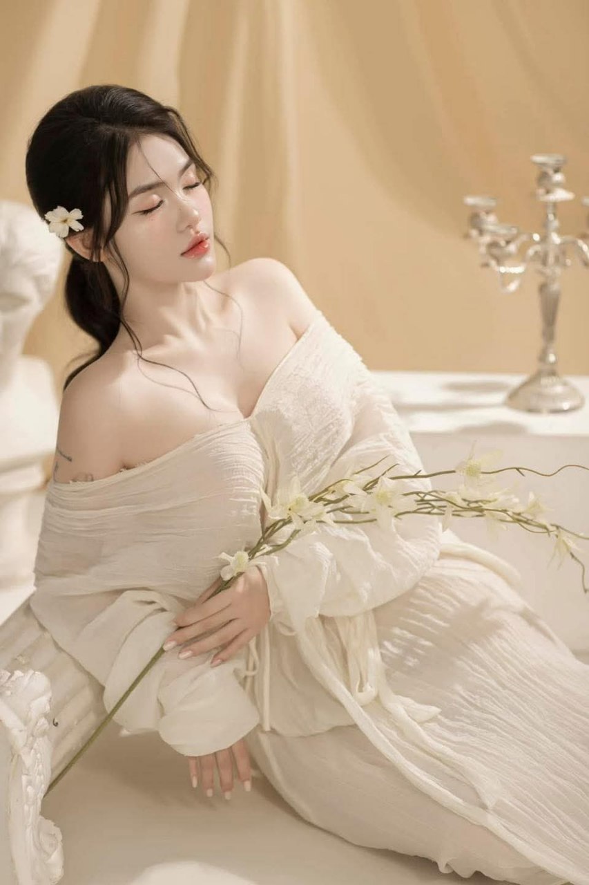 Người mẫu ảnh moe amatsuka và đội ekip số hưởng